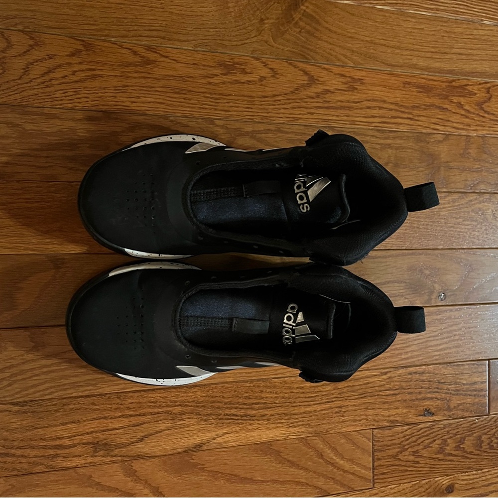 Adidas Kids Black and White Sneakers Size 4